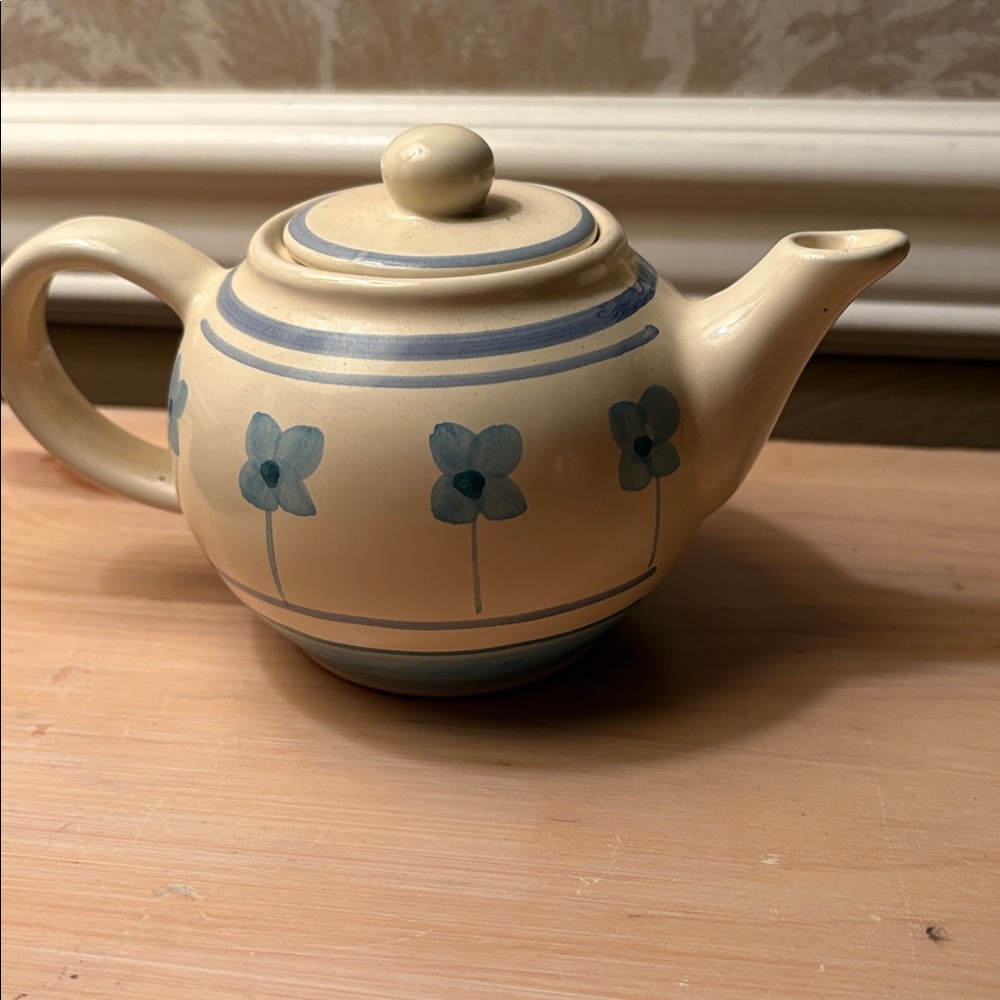 Two Ceramic tea pots - Picture 3 of 8